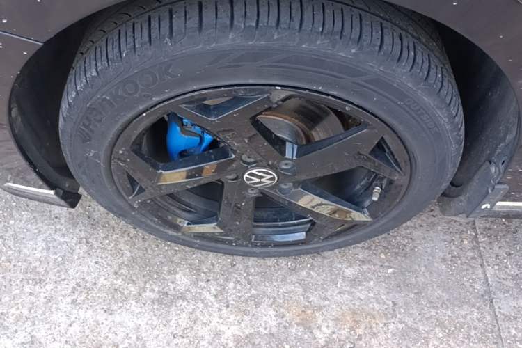 Used Volkswagen Magotan 2023 2 Million Units Commemorative Edition 330TSI DSG Luxury Version Left Front Wheel Hub