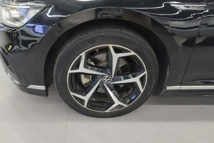 Used Volkswagen Magotan 2023 2 Million Units Limited Edition 330TSI DSG Leading Version Left Front Wheel Hub