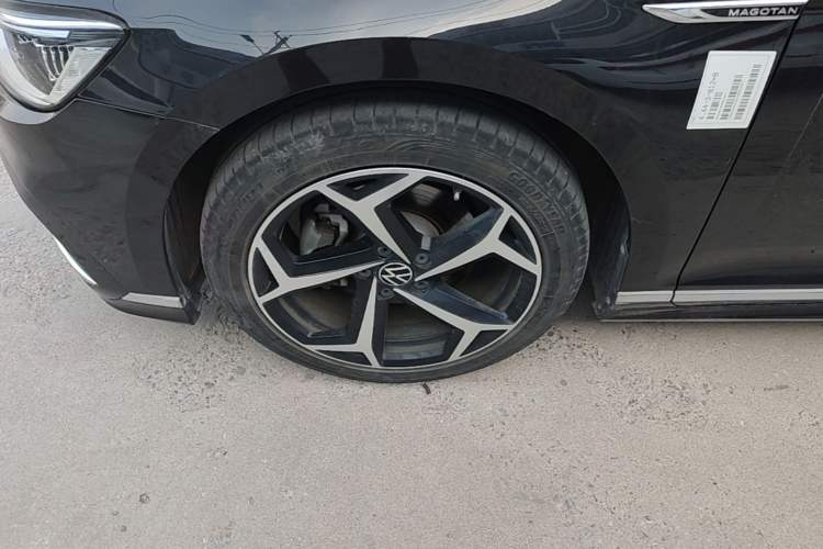 Used Volkswagen Magotan 2023 2 Million Units Commemorative Edition 330TSI DSG Luxury Version Left Front Wheel Hub