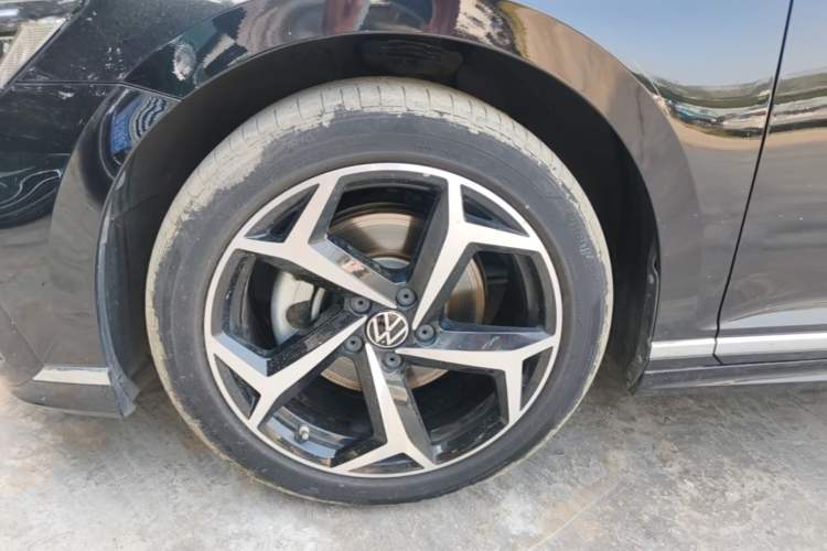 Used Volkswagen Magotan 2023 2 Million Units Commemorative Edition 330TSI DSG Luxury Version Left Front Wheel Hub