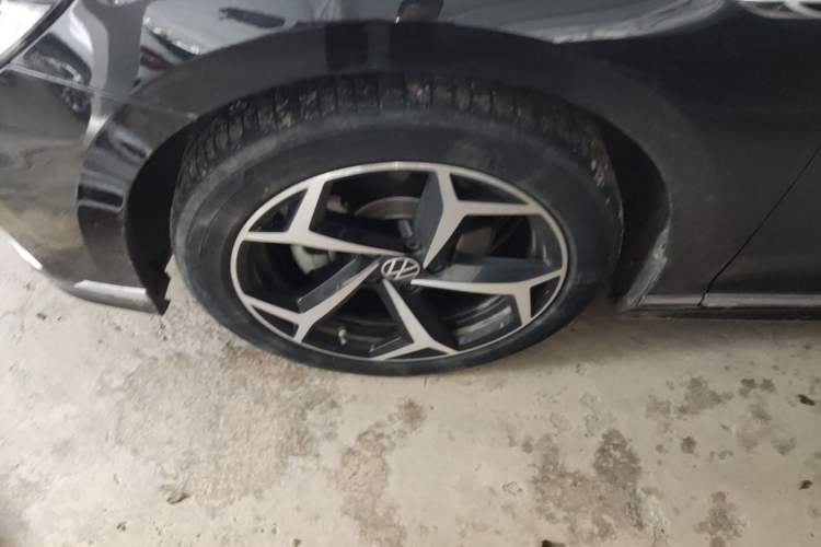 Used Volkswagen Magotan 2023 2 Million Units Commemorative Edition 330TSI DSG Luxury Version Left Front Wheel Hub