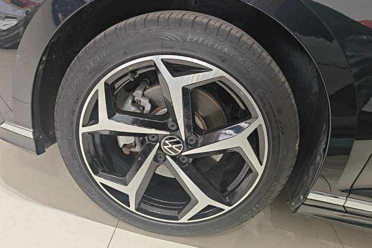 Used Volkswagen Magotan 2023 2 Million Units Limited Edition 330TSI DSG Leading Version Left Front Wheel Hub