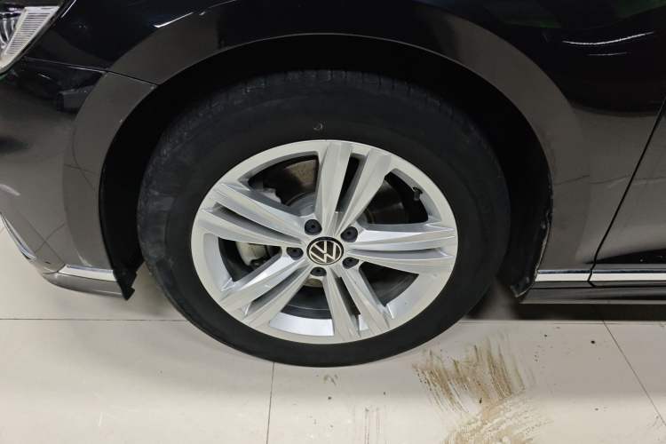 Used Volkswagen Magotan 2023 2 Million Units Limited-Edition 280TSI DSG Comfort Version Left Front Wheel Hub