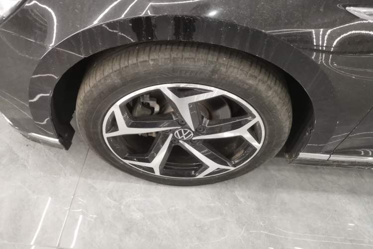 Used Volkswagen Magotan 2023 2 Million Units Limited Edition 330TSI DSG Leading Version Left Front Wheel Hub