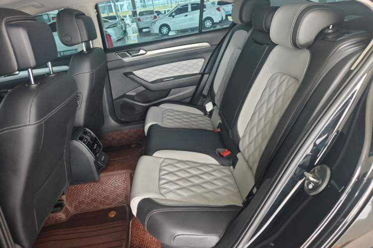 Used Volkswagen Magotan 2023 2 Million Units Limited Edition 330TSI DSG Leading Version Left Rear Seat