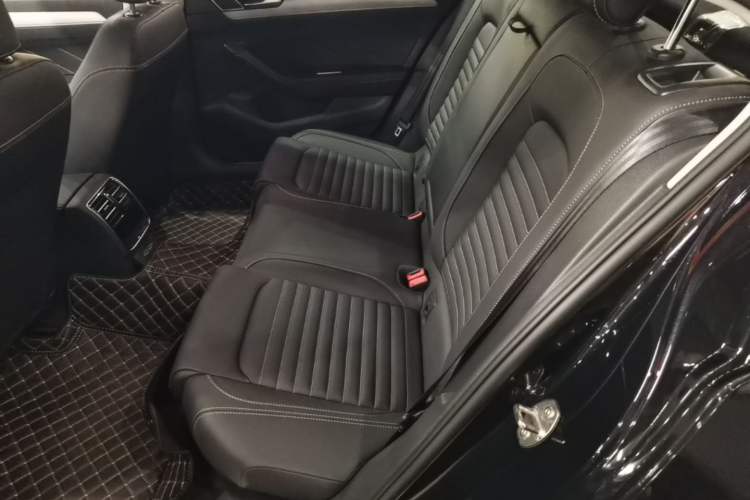 Used Volkswagen Magotan 2023 2 Million Units Limited-Edition 280TSI DSG Comfort Version Left Rear Seat