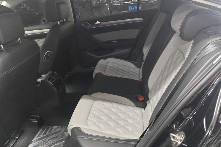 Used Volkswagen Magotan 2023 2 Million Units Limited Edition 280TSI DSG Leading Version Left Rear Seat