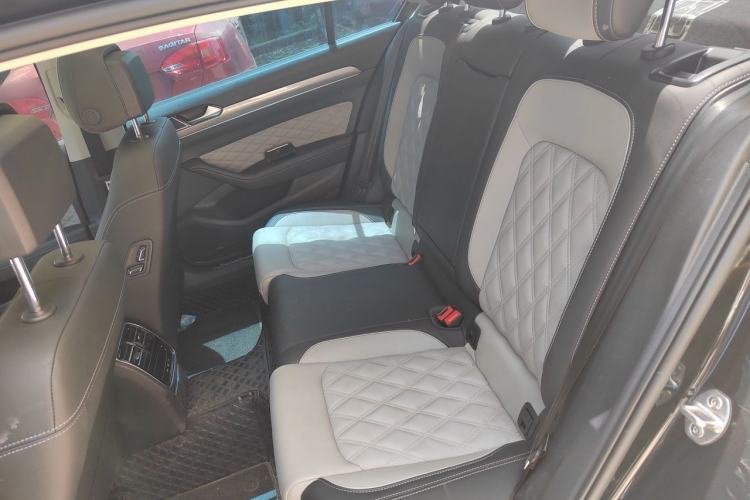 Used Volkswagen Magotan 2023 2 Million Units Limited Edition 330TSI DSG Leading Version Left Rear Seat