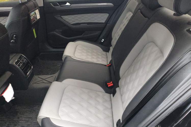 Used Volkswagen Magotan 2023 2 Million Units Limited Edition 330TSI DSG Leading Version Left Rear Seat