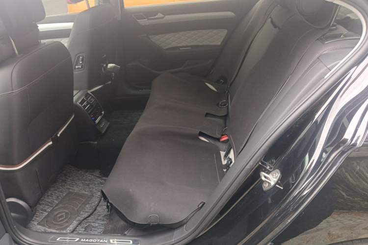 Used Volkswagen Magotan 2023 2 Million Units Commemorative Edition 330TSI DSG Luxury Version Left Rear Seat