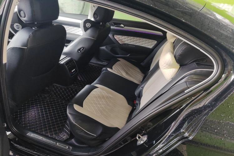 Used Volkswagen Magotan 2023 2 Million Units Commemorative Edition 330TSI DSG Luxury Version Left Rear Seat