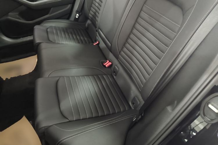 Used Volkswagen Magotan 2023 2 Million Units Limited-Edition 280TSI DSG Comfort Version Left Rear Seat