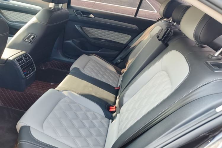 Used Volkswagen Magotan 2023 2 Million Units Limited Edition 330TSI DSG Leading Version Left Rear Seat