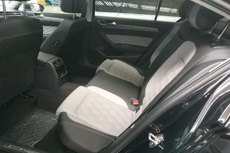 Used Volkswagen Magotan 2023 2 Million Units Limited Edition 330TSI DSG Leading Version Left Rear Seat