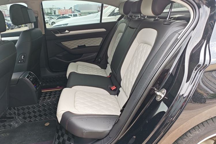 Used Volkswagen Magotan 2023 2 Million Units Commemorative Edition 330TSI DSG Luxury Version Left Rear Seat