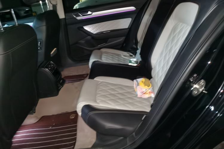 Used Volkswagen Magotan 2023 2 Million Units Commemorative Edition 330TSI DSG Luxury Version Left Rear Seat