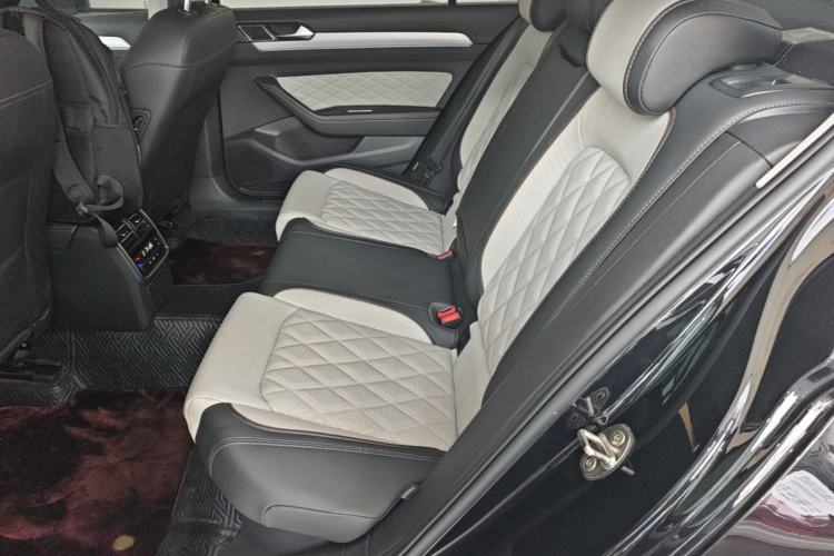 Used Volkswagen Magotan 2023 2 Million Units Commemorative Edition 330TSI DSG Luxury Version Left Rear Seat