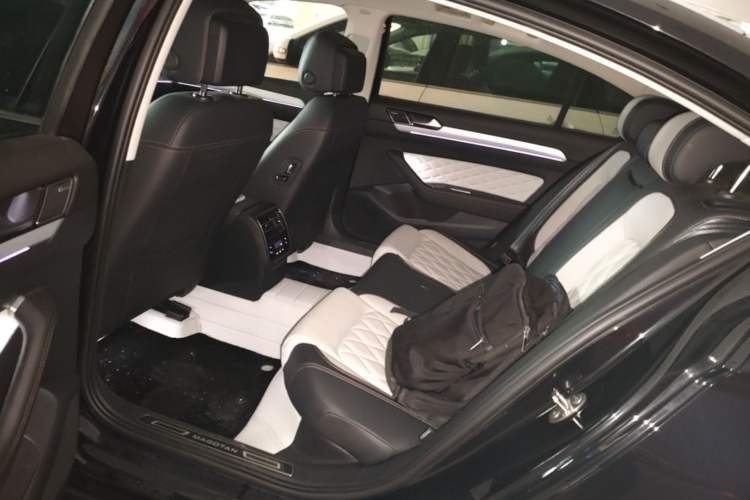Used Volkswagen Magotan 2023 2 Million Units Commemorative Edition 330TSI DSG Luxury Version Left Rear Seat