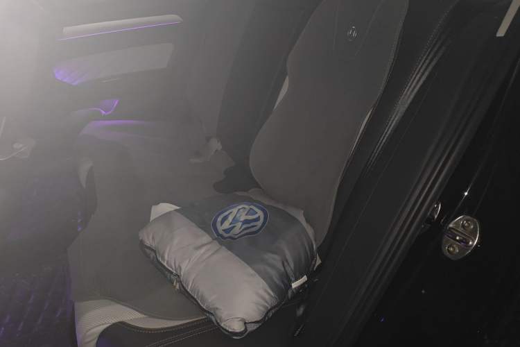 Used Volkswagen Magotan 2023 2 Million Units Commemorative Edition 330TSI DSG Luxury Version Left Rear Seat