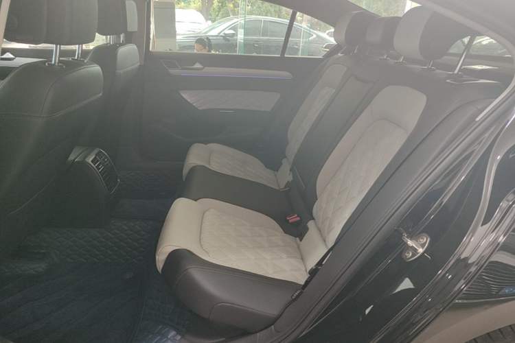 Used Volkswagen Magotan 2023 2 Million Units Commemorative Edition 330TSI DSG Luxury Version Left Rear Seat