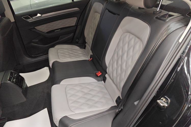 Used Volkswagen Magotan 2023 2 Million Units Limited Edition 330TSI DSG Leading Version Left Rear Seat