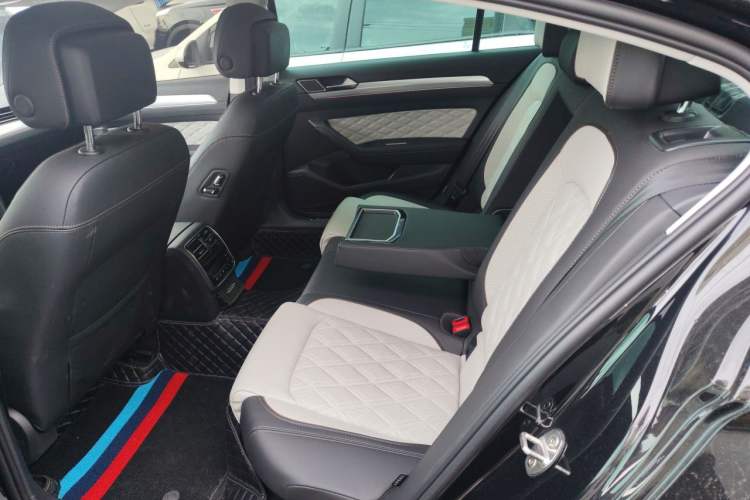 Used Volkswagen Magotan 2023 2 Million Units Limited-Edition 380TSI DSG Flagship Version Left Rear Seat