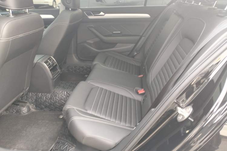 Used Volkswagen Magotan 2023 2 Million Units Limited-Edition 280TSI DSG Comfort Version Left Rear Seat