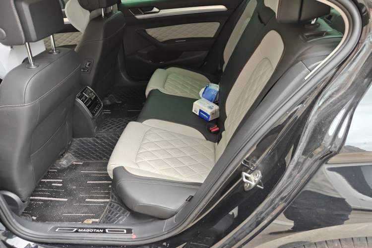Used Volkswagen Magotan 2023 2 Million Units Limited-Edition 380TSI DSG Flagship Version Left Rear Seat