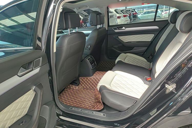 Used Volkswagen Magotan 2023 2 Million Units Commemorative Edition 330TSI DSG Luxury Version Left Rear Seat