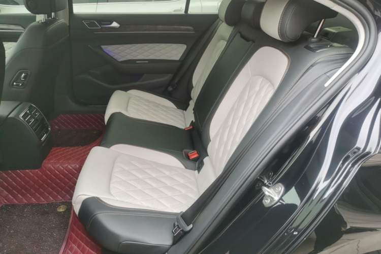 Used Volkswagen Magotan 2023 2 Million Units Limited Edition 330TSI DSG Leading Version Left Rear Seat