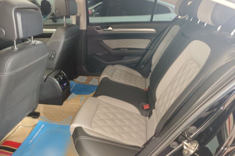 Used Volkswagen Magotan 2023 2 Million Units Limited Edition 330TSI DSG Leading Version Left Rear Seat