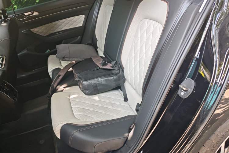 Used Volkswagen Magotan 2023 2 Million Units Limited-Edition 380TSI DSG Flagship Version Left Rear Seat
