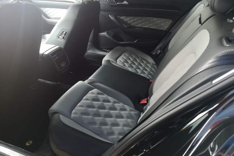 Used Volkswagen Magotan 2023 2 Million Units Limited Edition 330TSI DSG Leading Version Left Rear Seat