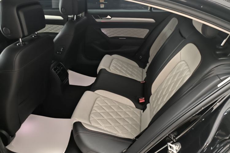Used Volkswagen Magotan 2023 2 Million Units Commemorative Edition 330TSI DSG Luxury Version Left Rear Seat