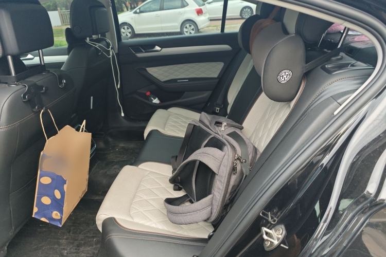 Used Volkswagen Magotan 2023 2 Million Units Commemorative Edition 330TSI DSG Luxury Version Left Rear Seat