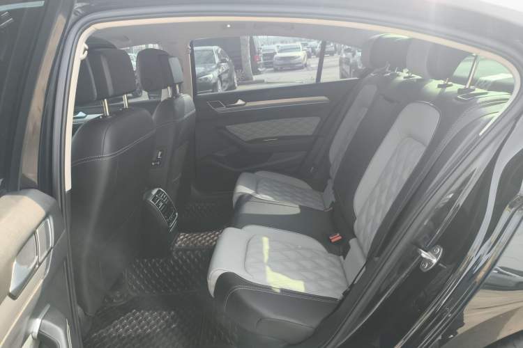 Used Volkswagen Magotan 2023 2 Million Units Limited Edition 330TSI DSG Leading Version Left Rear Seat