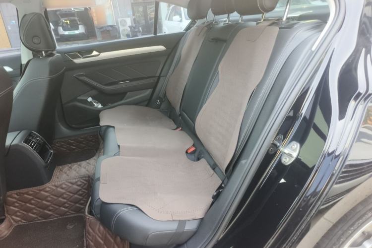 Used Volkswagen Magotan 2023 2 Million Units Limited-Edition 280TSI DSG Comfort Version Left Rear Seat