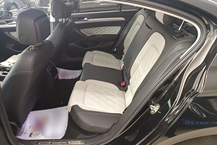 Used Volkswagen Magotan 2023 2 Million Units Commemorative Edition 330TSI DSG Luxury Version Left Rear Seat