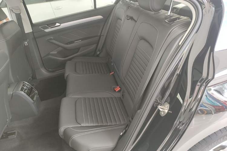 Used Volkswagen Magotan 2023 2 Million Units Limited-Edition 280TSI DSG Comfort Version Left Rear Seat