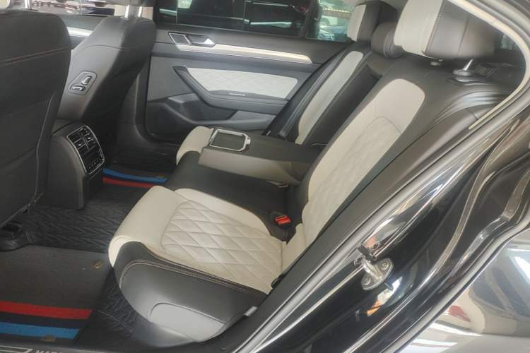 Used Volkswagen Magotan 2023 2 Million Units Limited-Edition 380TSI DSG Flagship Version Left Rear Seat
