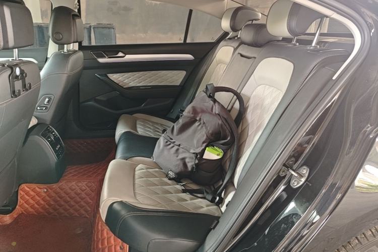 Used Volkswagen Magotan 2023 2 Million Units Limited Edition 330TSI DSG Leading Version Left Rear Seat