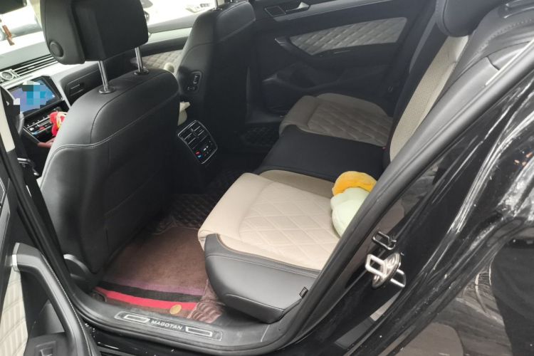Used Volkswagen Magotan 2023 2 Million Units Commemorative Edition 330TSI DSG Luxury Version Left Rear Seat