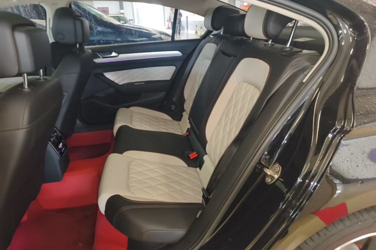 Used Volkswagen Magotan 2023 2 Million Units Commemorative Edition 330TSI DSG Luxury Version Left Rear Seat