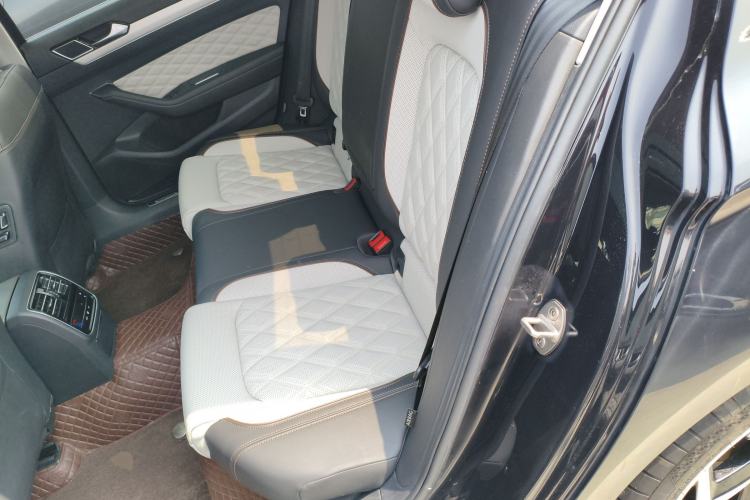 Used Volkswagen Magotan 2023 2 Million Units Commemorative Edition 330TSI DSG Luxury Version Left Rear Seat