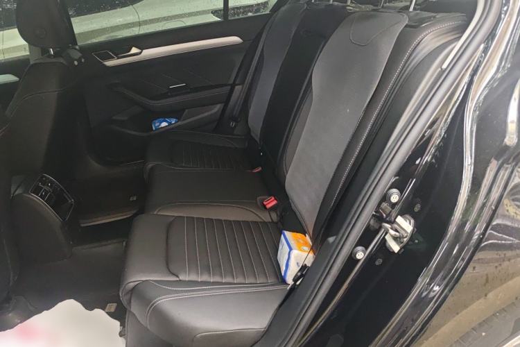 Used Volkswagen Magotan 2023 2 Million Units Limited-Edition 280TSI DSG Comfort Version Left Rear Seat