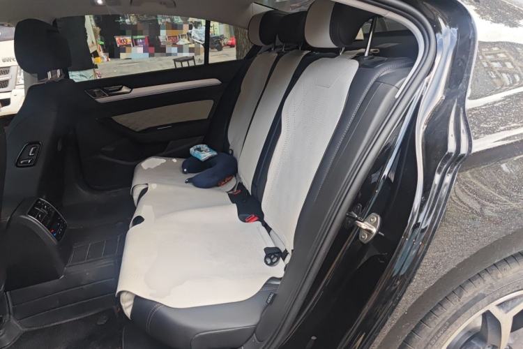 Used Volkswagen Magotan 2023 2 Million Units Commemorative Edition 330TSI DSG Luxury Version Left Rear Seat