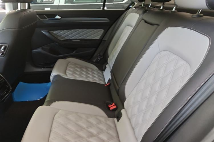 Used Volkswagen Magotan 2023 2 Million Units Limited Edition 330TSI DSG Leading Version Left Rear Seat