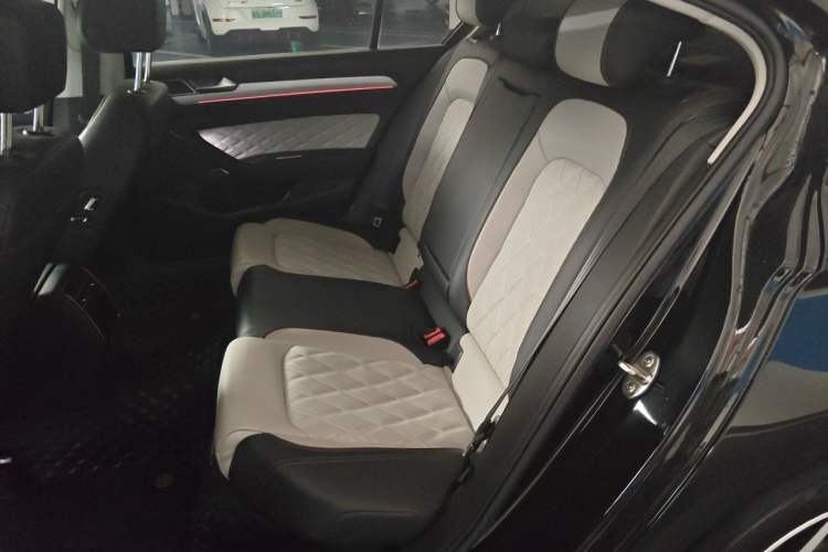 Used Volkswagen Magotan 2023 2 Million Units Commemorative Edition 330TSI DSG Luxury Version Left Rear Seat