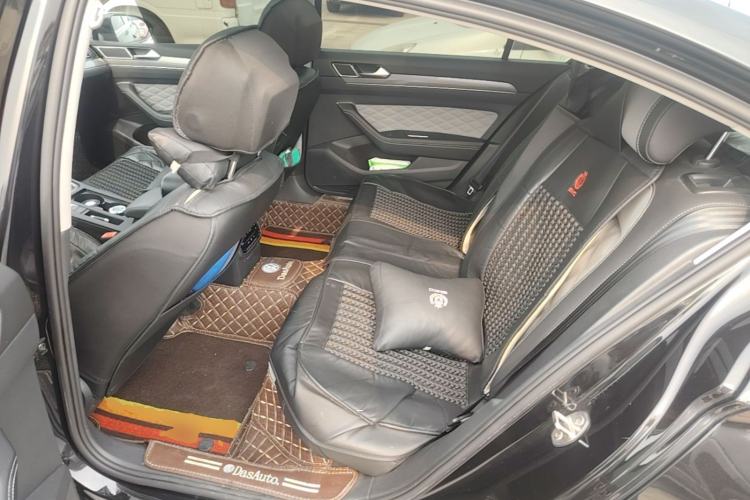 Used Volkswagen Magotan 2023 2 Million Units Limited Edition 330TSI DSG Leading Version Left Rear Seat