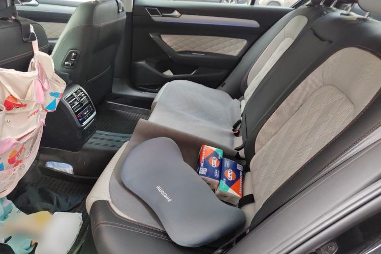 Used Volkswagen Magotan 2023 2 Million Units Commemorative Edition 330TSI DSG Luxury Version Left Rear Seat